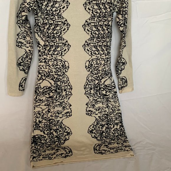 NEVER WORN Young Threads of NYC Sweater Dress - Picture 5 of 5